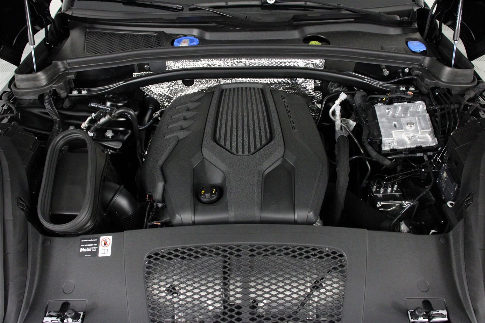 2025 Porsche Macan T photo 20