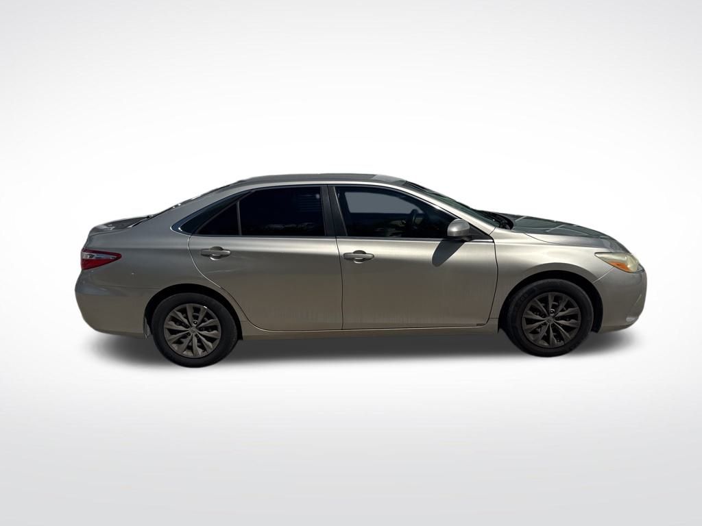 2015 Toyota Camry photo 4