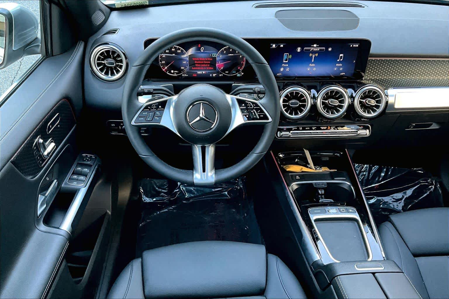 2025 Mercedes Benz GLB 250 photo 3