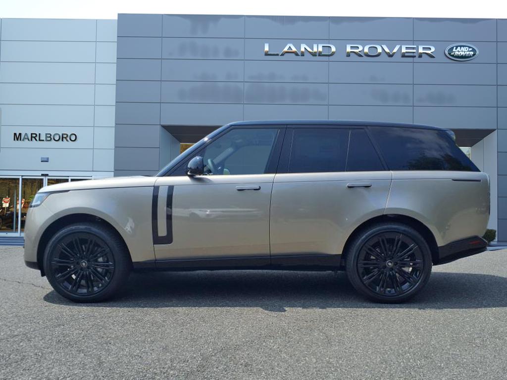 2025 Land Rover Range Rover SE photo 4