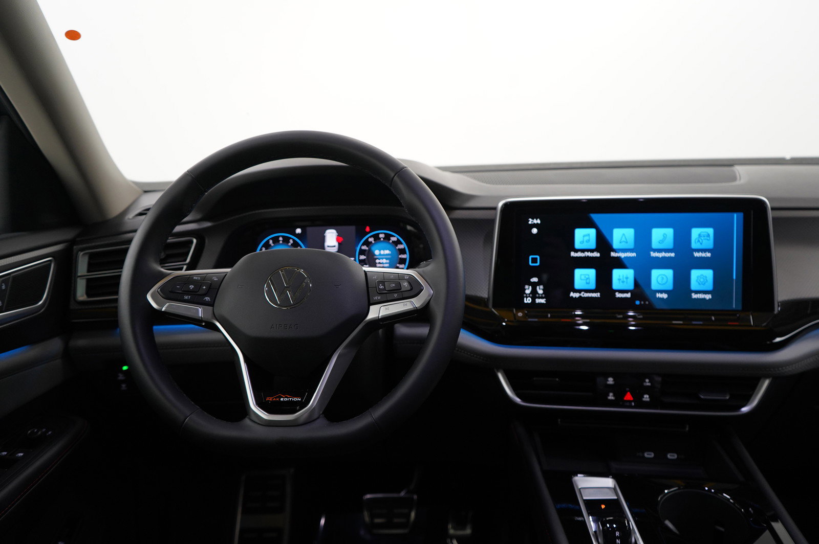 2024 Volkswagen Atlas Peak Edition SE Technology photo 13
