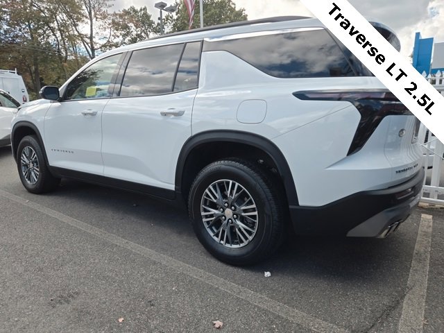 2025 Chevrolet Traverse photo 8