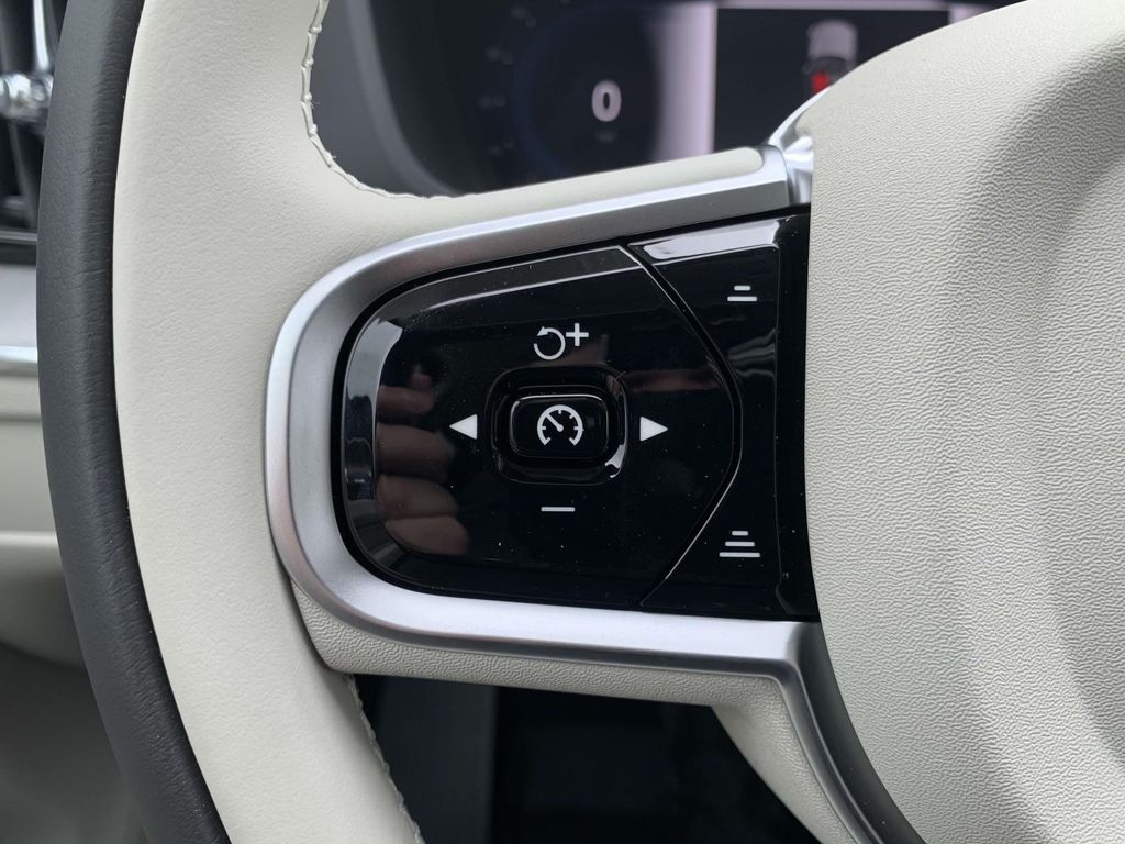 2025 Volvo XC60 T8 Plus photo 15