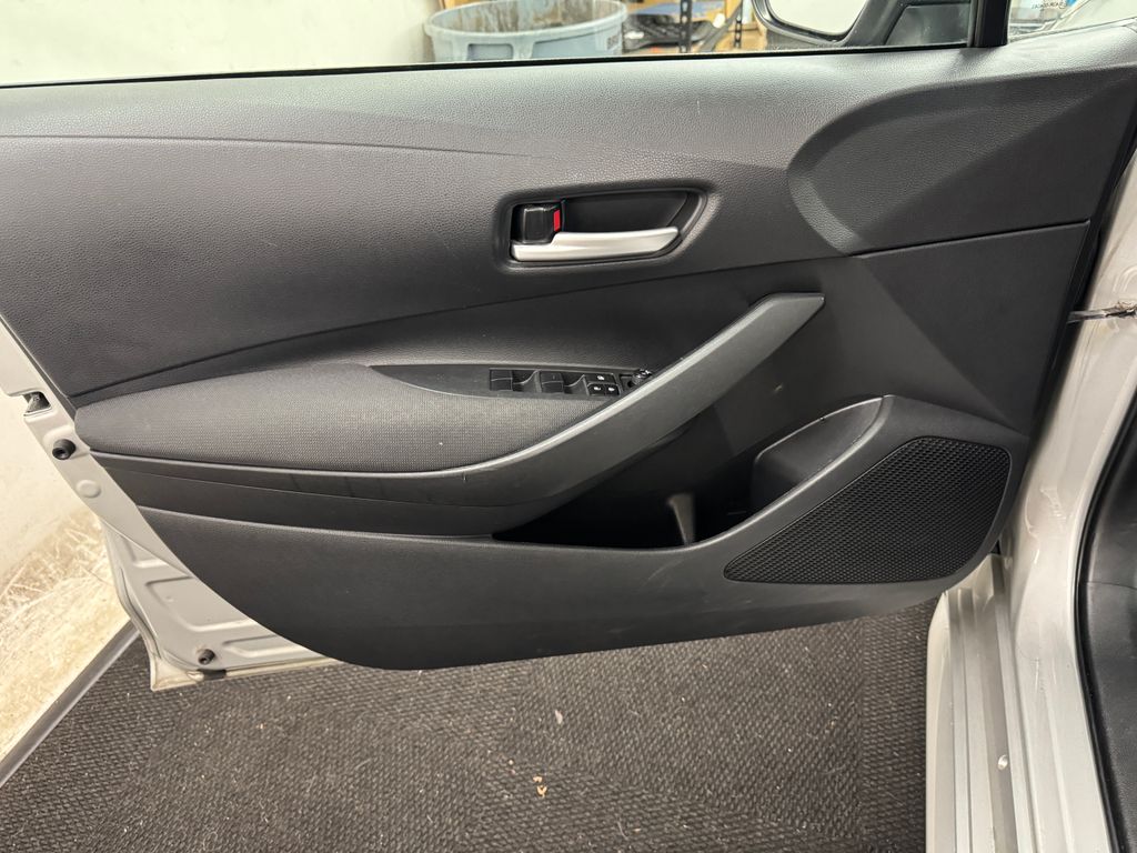 2021 Toyota Corolla LE photo 11