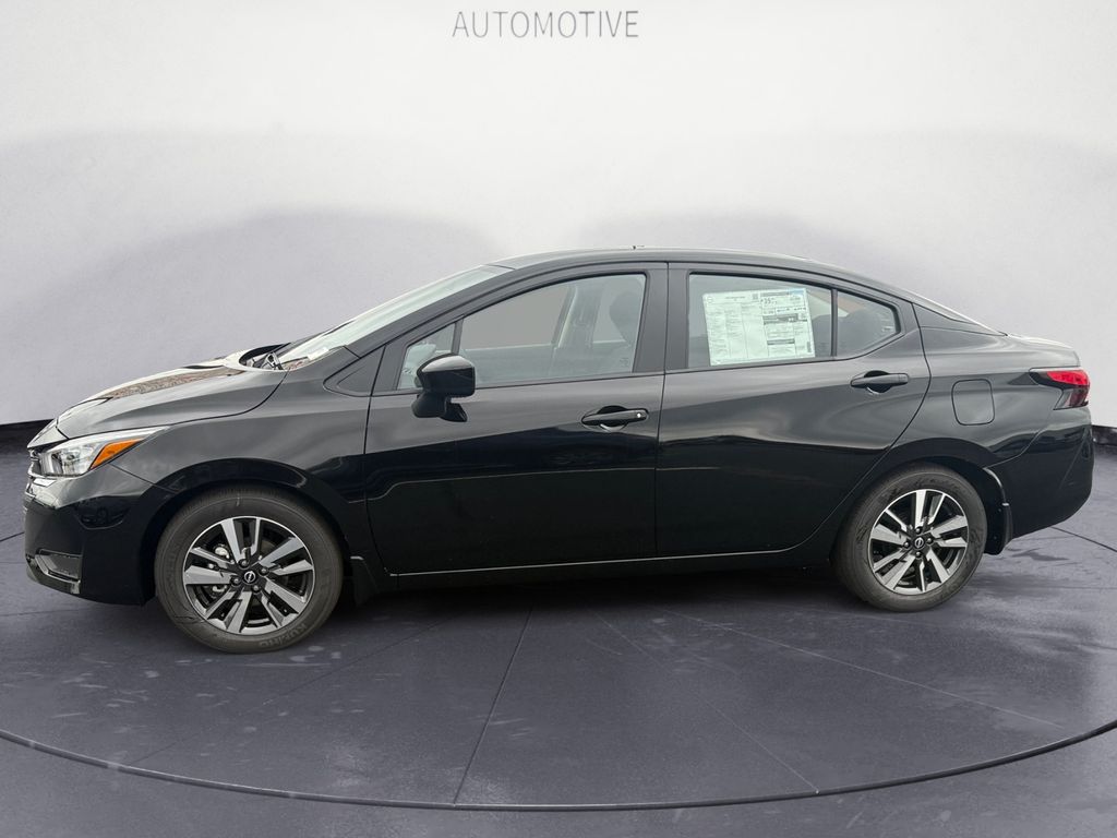 2025 Nissan Versa 1.6 SV photo 2
