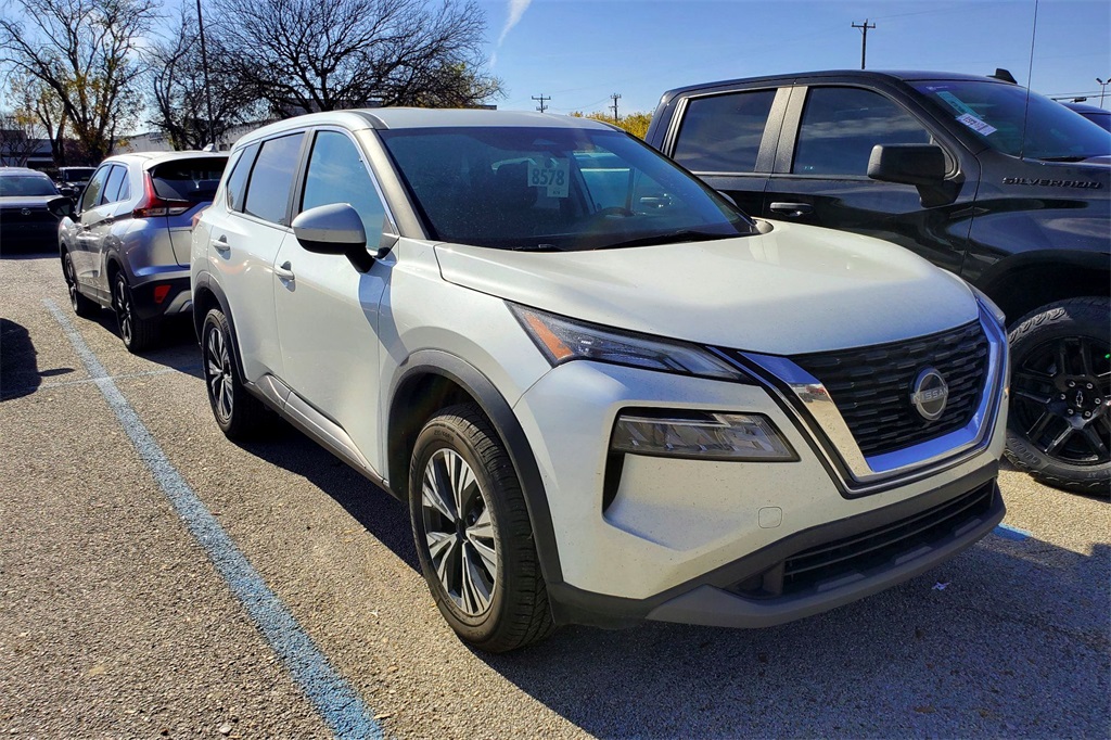 2023 Nissan Rogue SV's photo
