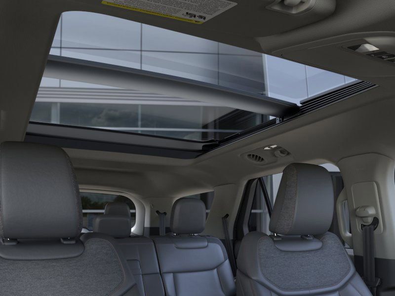 2025 Ford Explorer photo 21