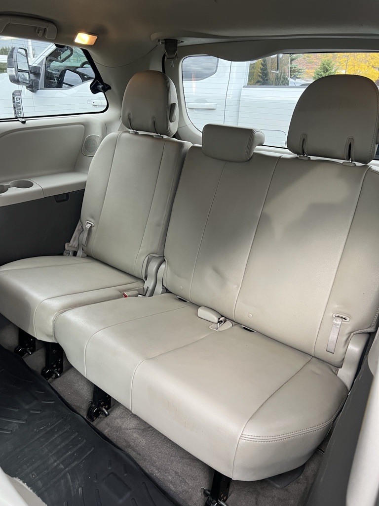 2014 Toyota Sienna photo 16