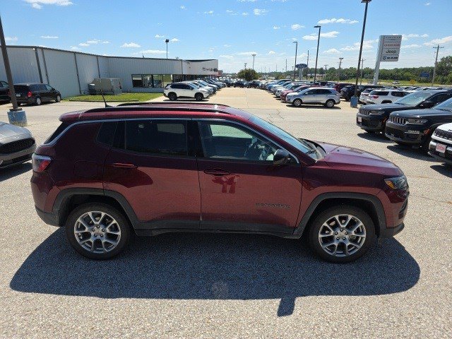 2022 Jeep Compass Latitude Lux photo 8