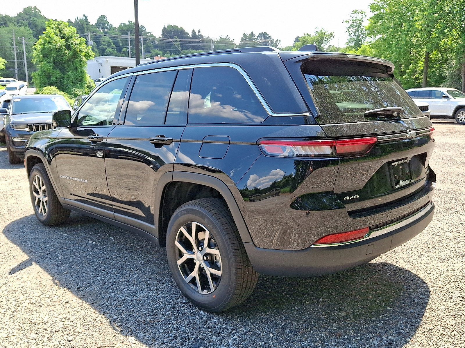 2025 Jeep Grand Cherokee Limited photo 2