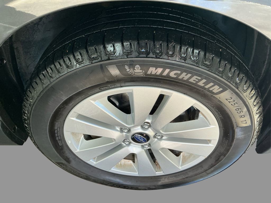 2018 Subaru Outback 2.5i Premium photo 11