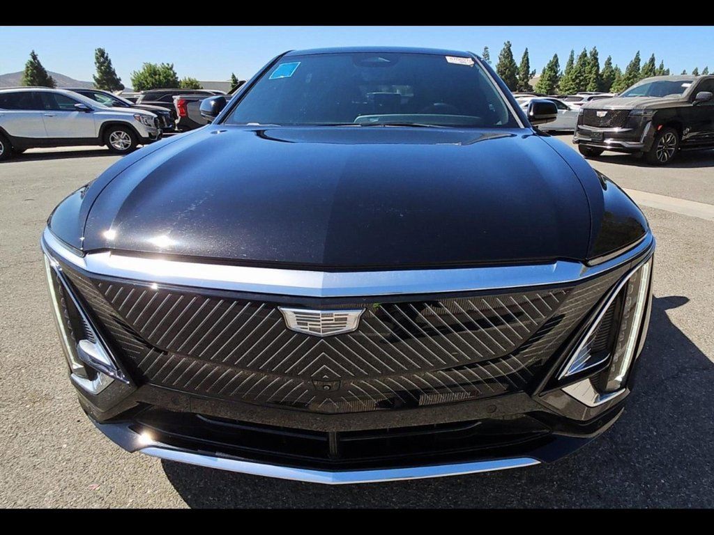 2023 Cadillac Lyriq Luxury photo 3