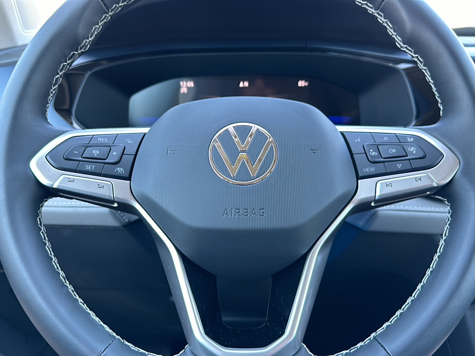 2024 Volkswagen Taos SE photo 6