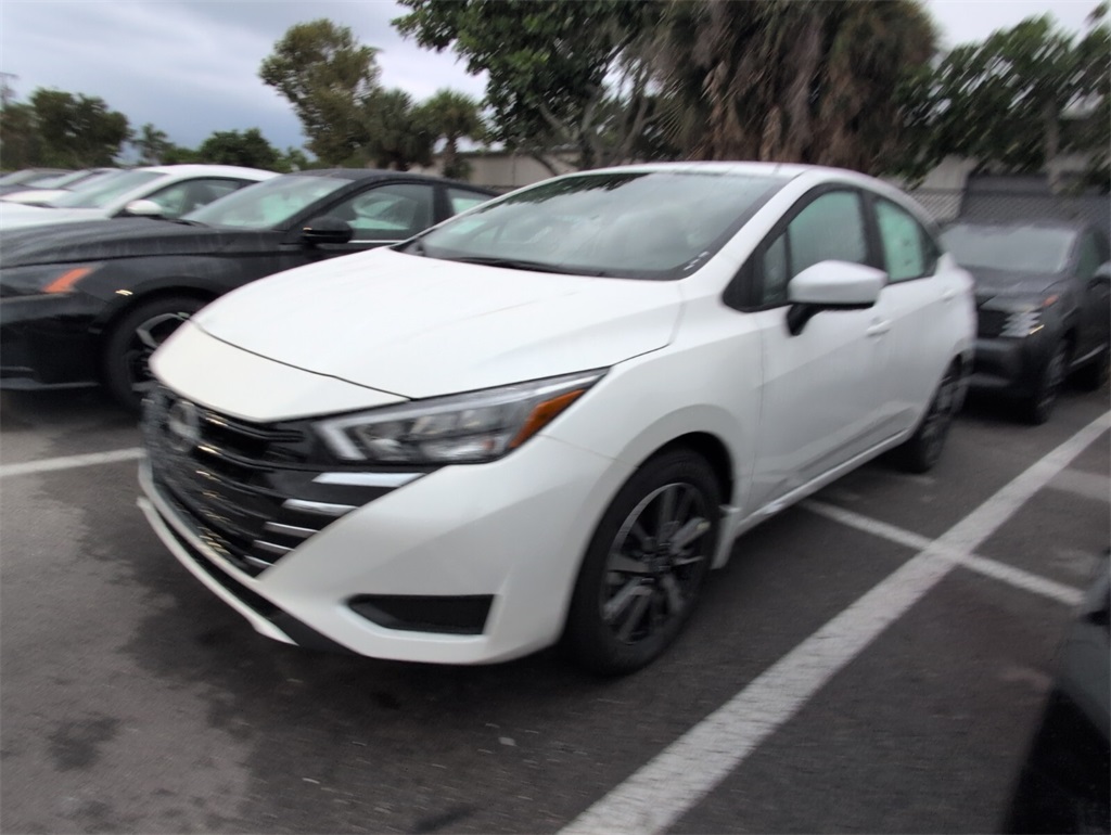 2025 Nissan Versa 1.6 SV photo 3