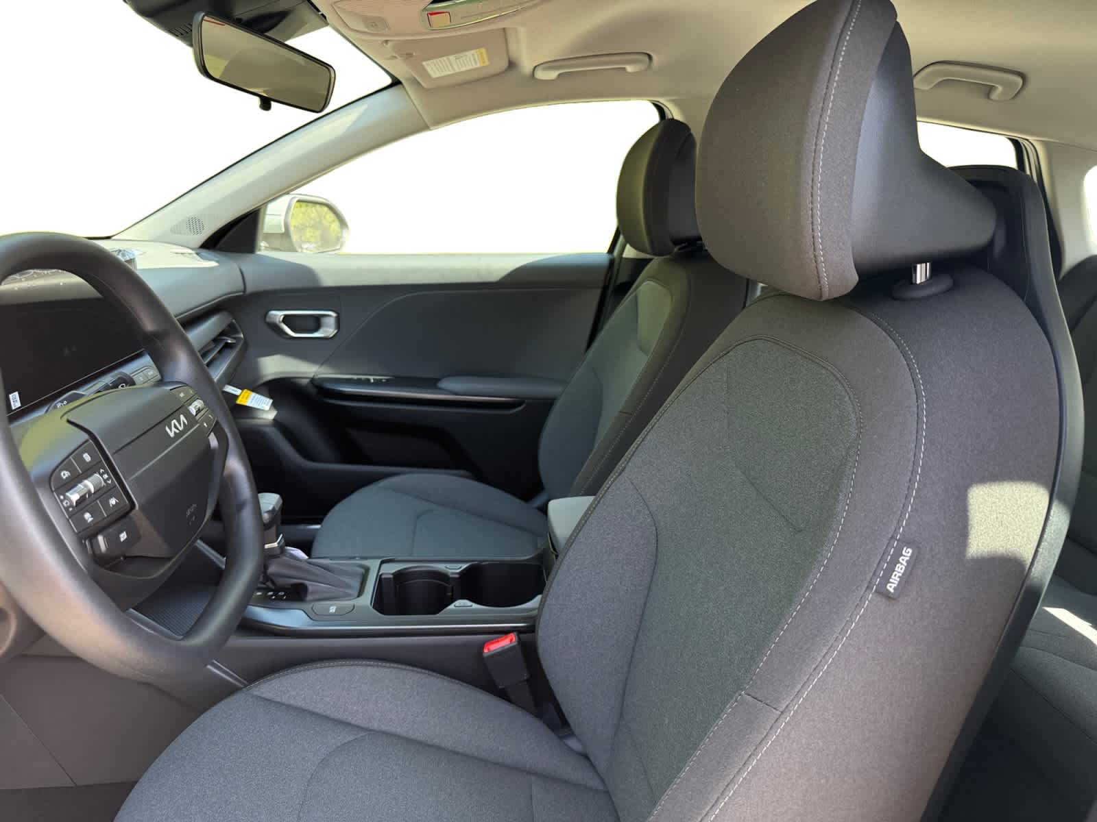 2025 Kia K4 LXS photo 9