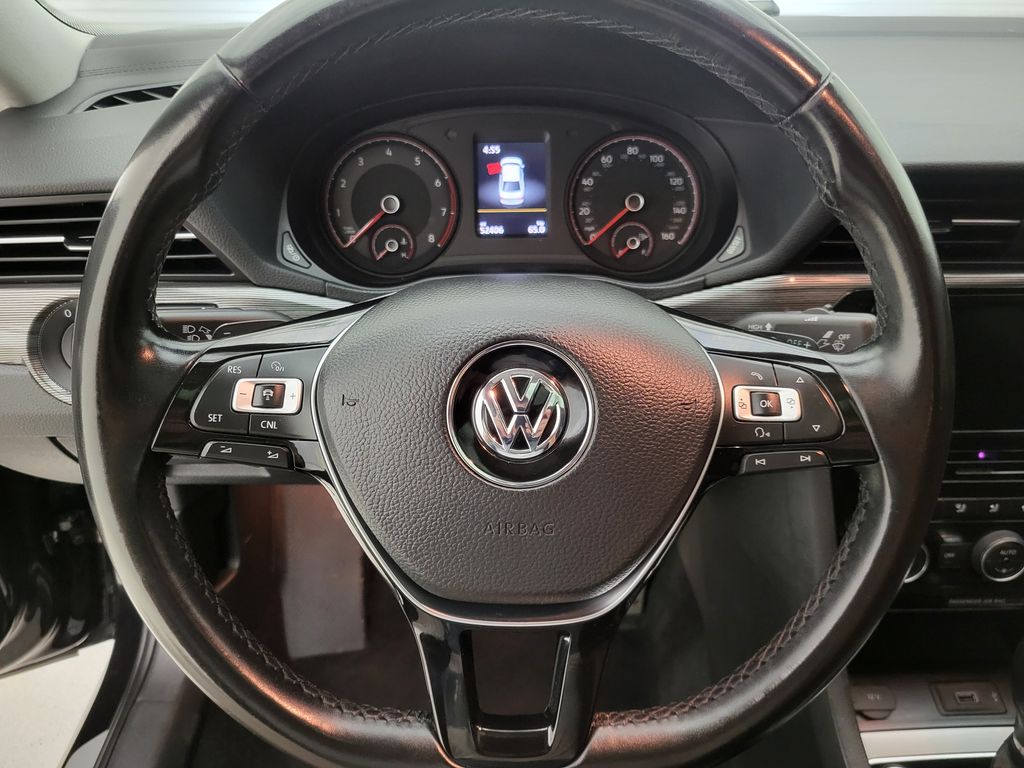2020 Volkswagen Passat 2.0T R-Line photo 4