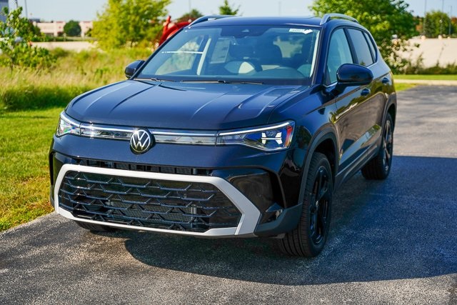 2025 Volkswagen Taos SEL photo 4