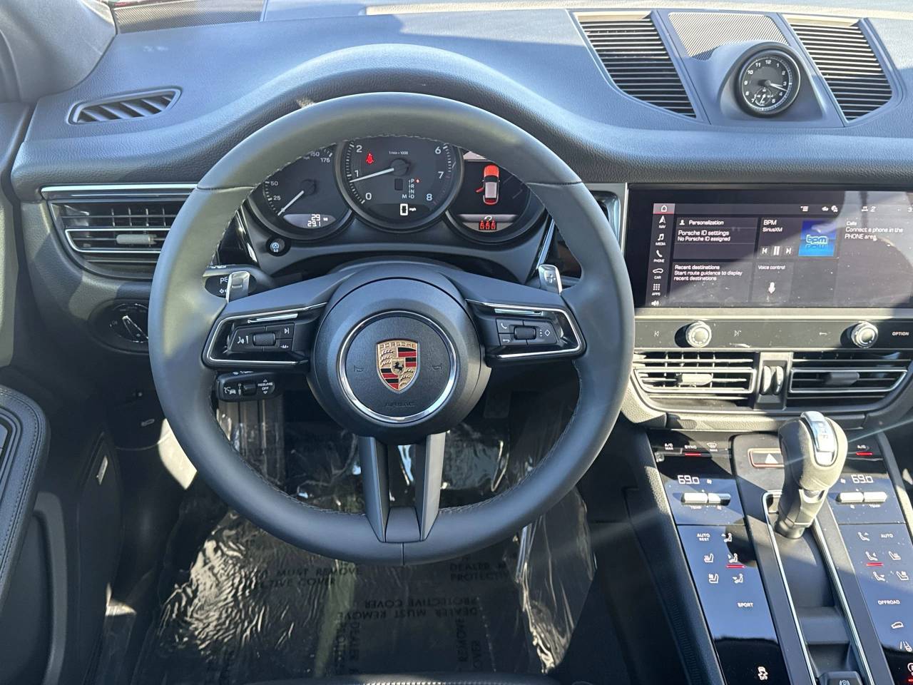 2025 Porsche Macan Base photo 11