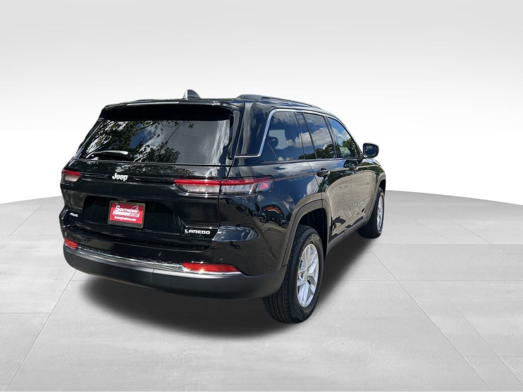 2025 Jeep Grand Cherokee Laredo photo 6
