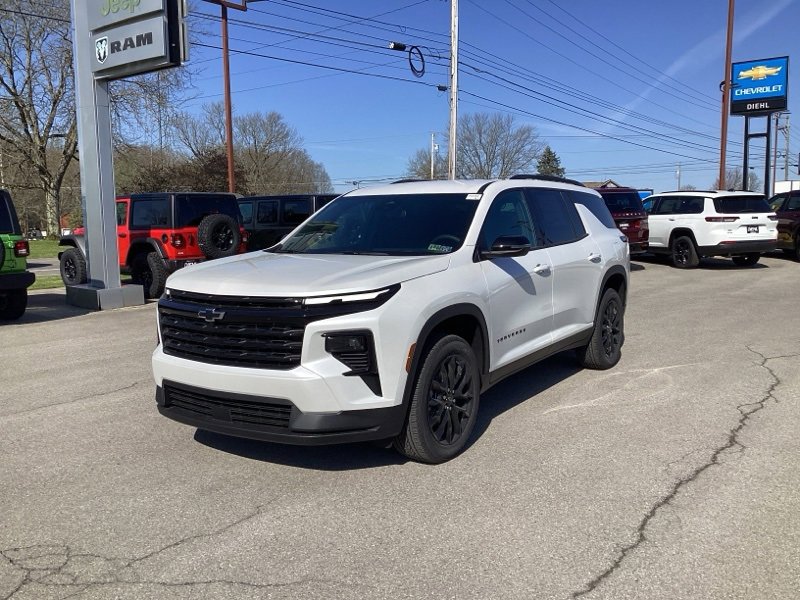 2025 Chevrolet Traverse photo 3
