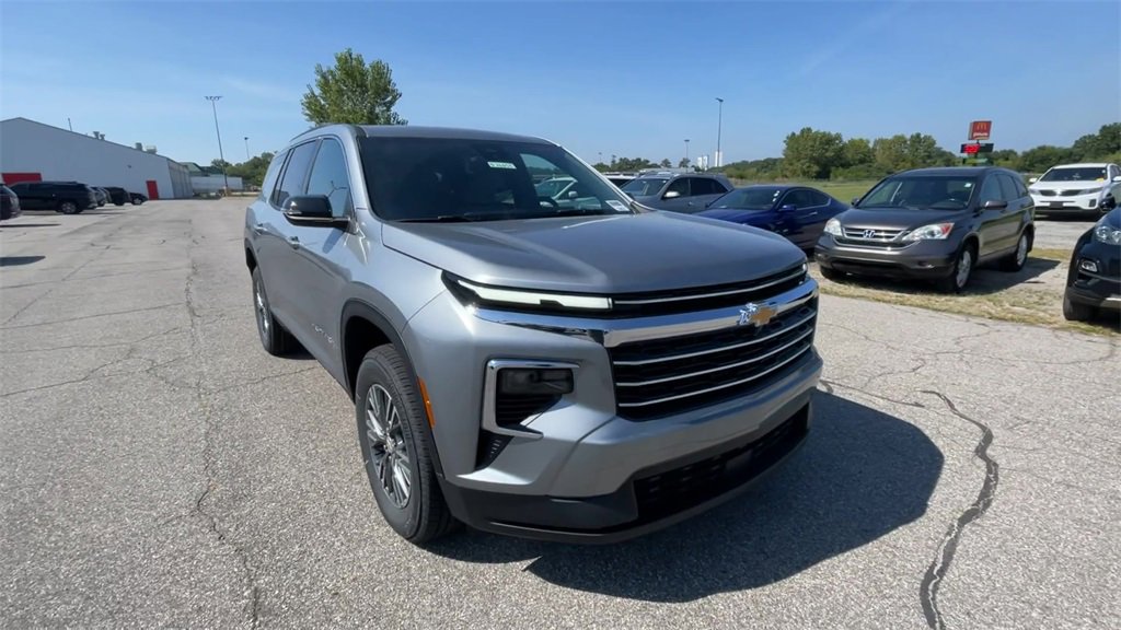 2026 Chevrolet Traverse photo 2