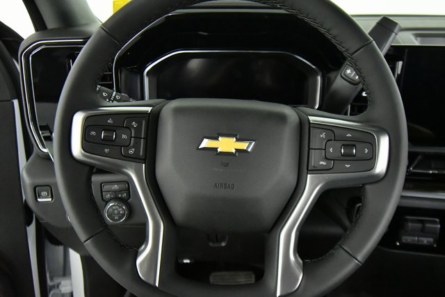 2025 Chevrolet Silverado 3500HD LT photo 2