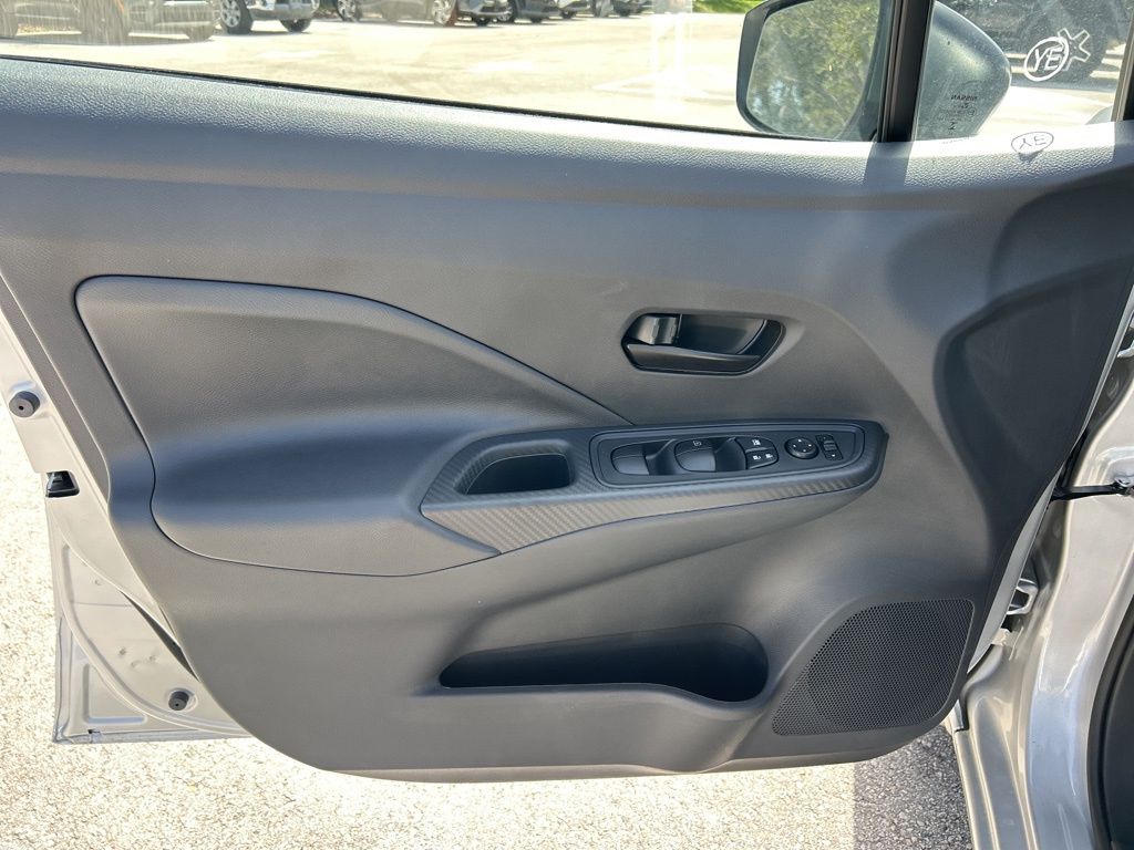 2025 Nissan Versa S photo 10