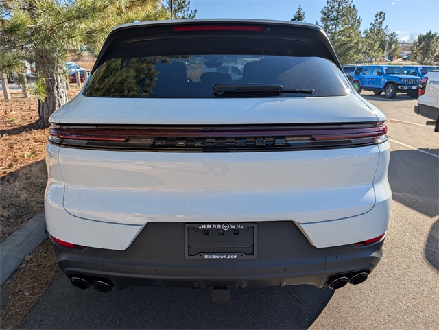2024 Porsche Cayenne Base photo 3