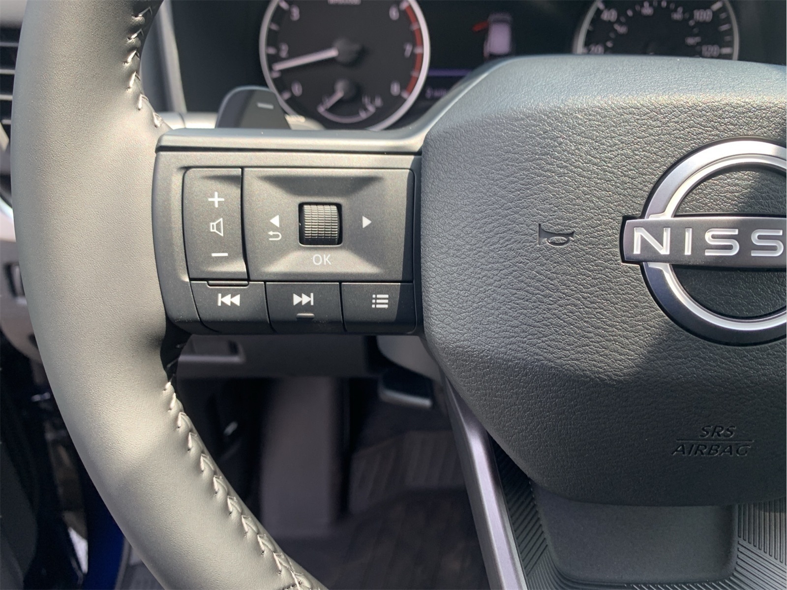 2026 Nissan Rogue SV photo 15