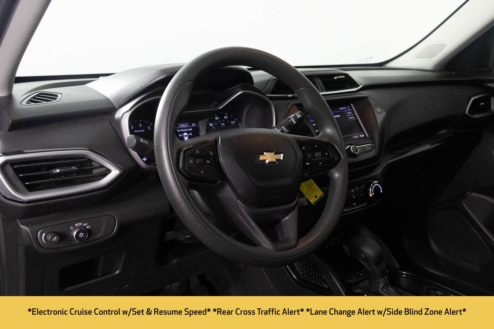 2022 Chevrolet Trailblazer LS photo 2