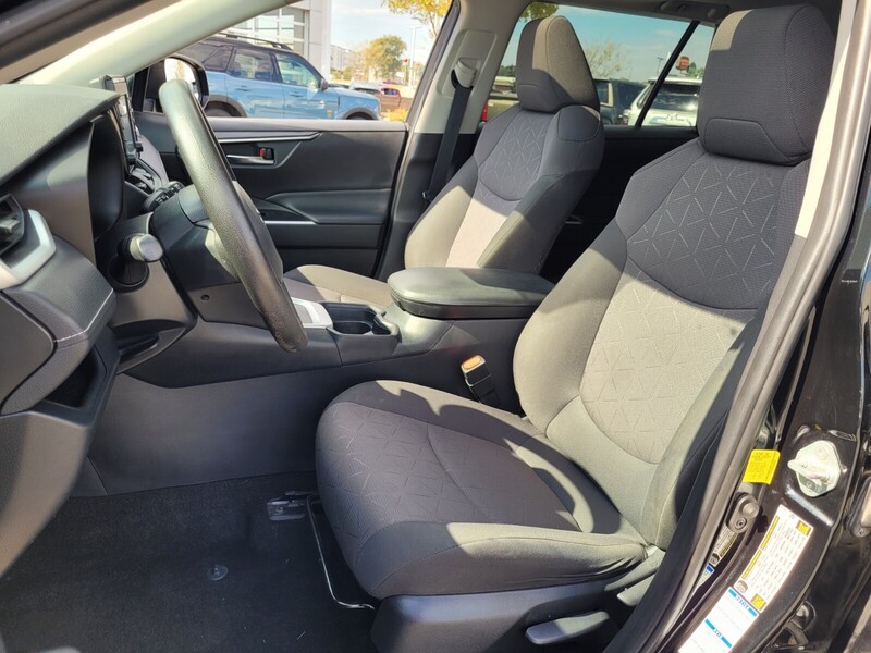 2019 Toyota RAV4 XLE photo 4