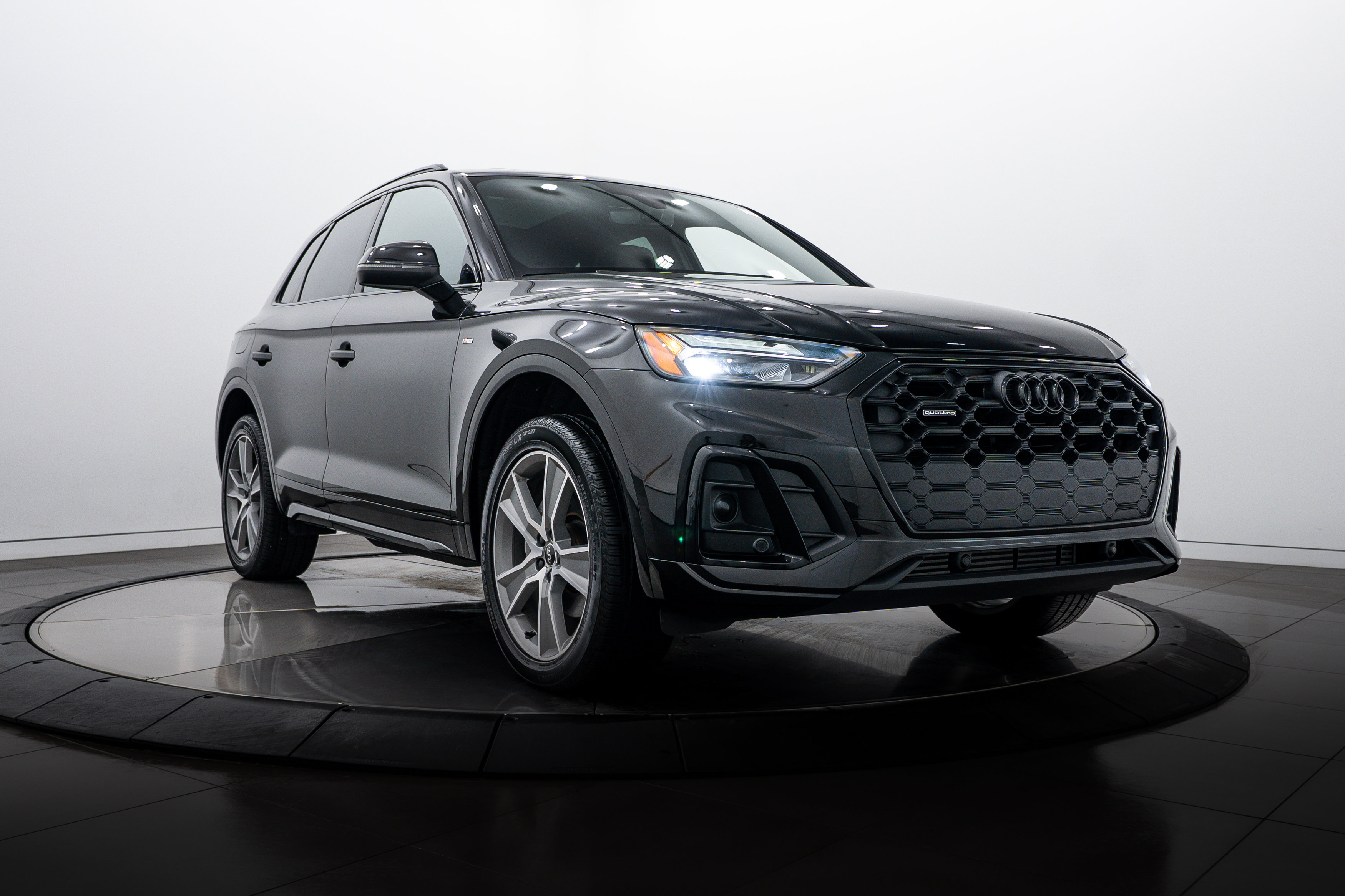 2025 Audi Q5 Premium's photo