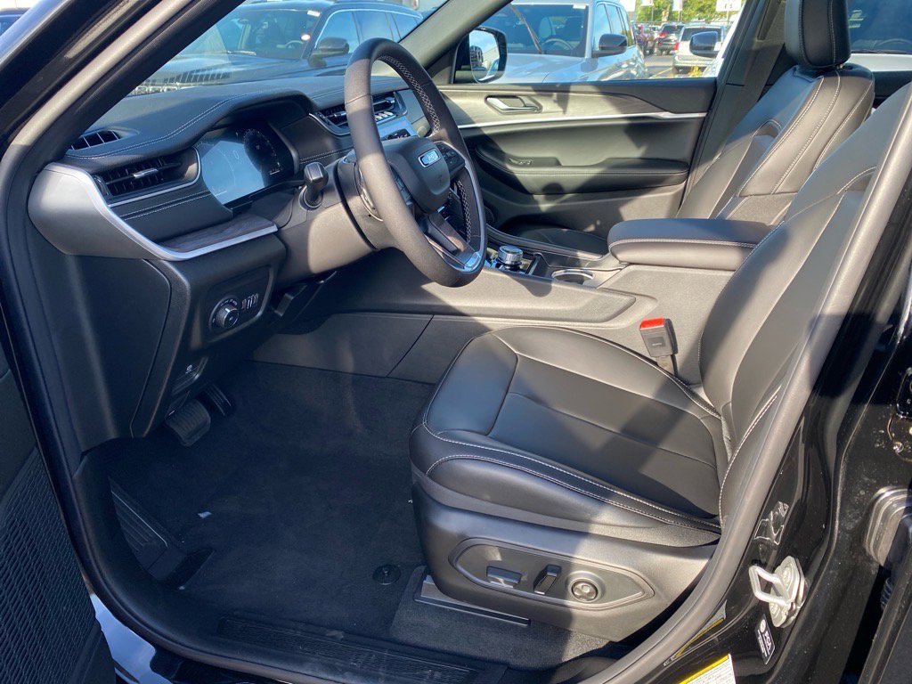 2025 Jeep Grand Cherokee Limited photo 5