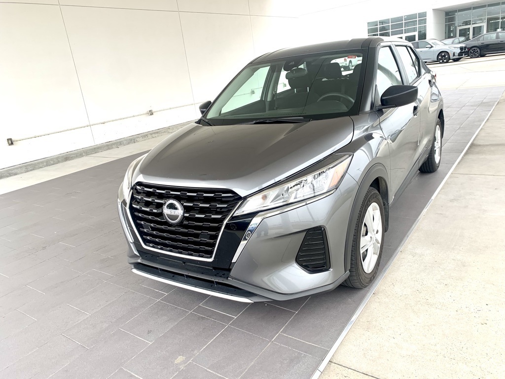 2023 Nissan Kicks S's photo