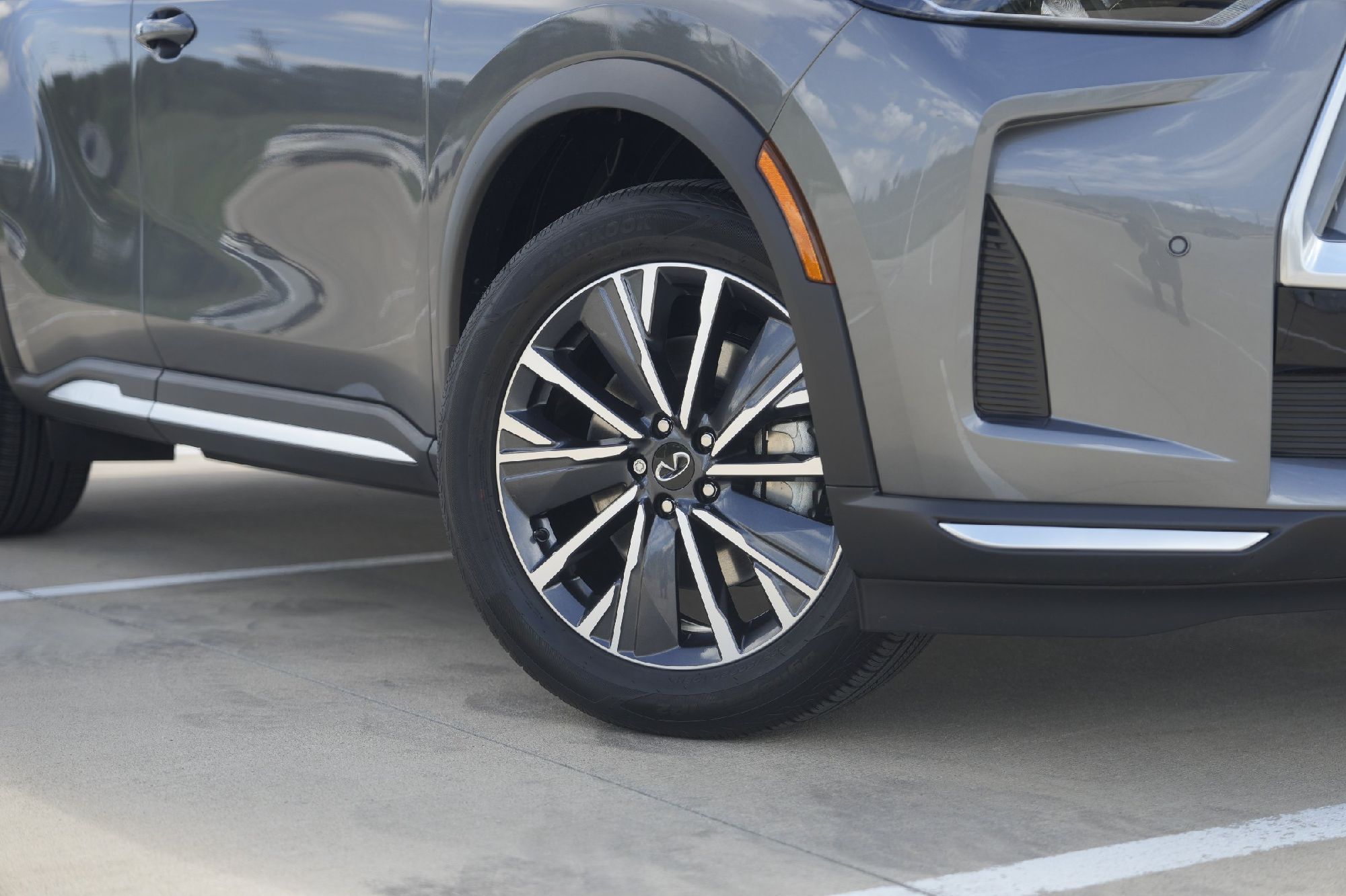 2026 Infiniti QX60 Luxe photo 2