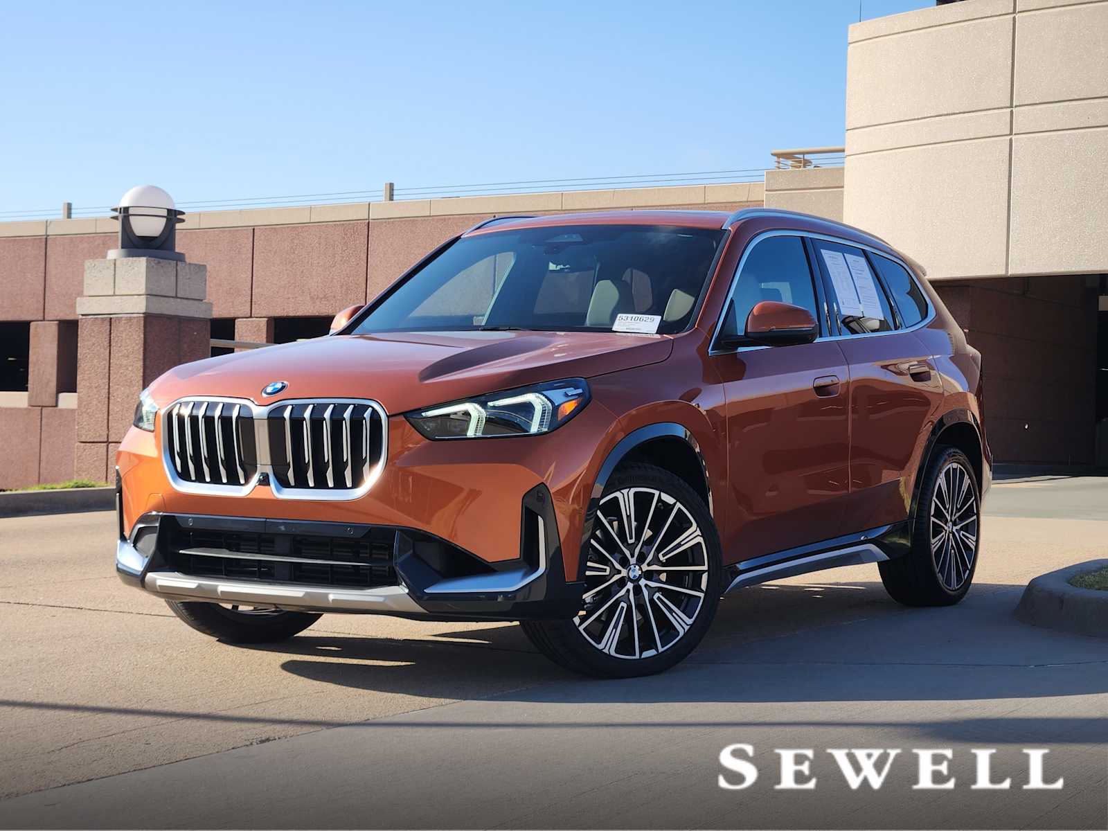 2025 BMW X1 28i's photo