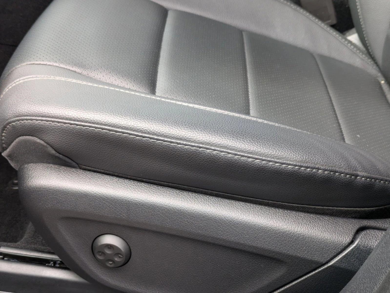 2025 Mercedes Benz GLE 450 4MATIC photo 3