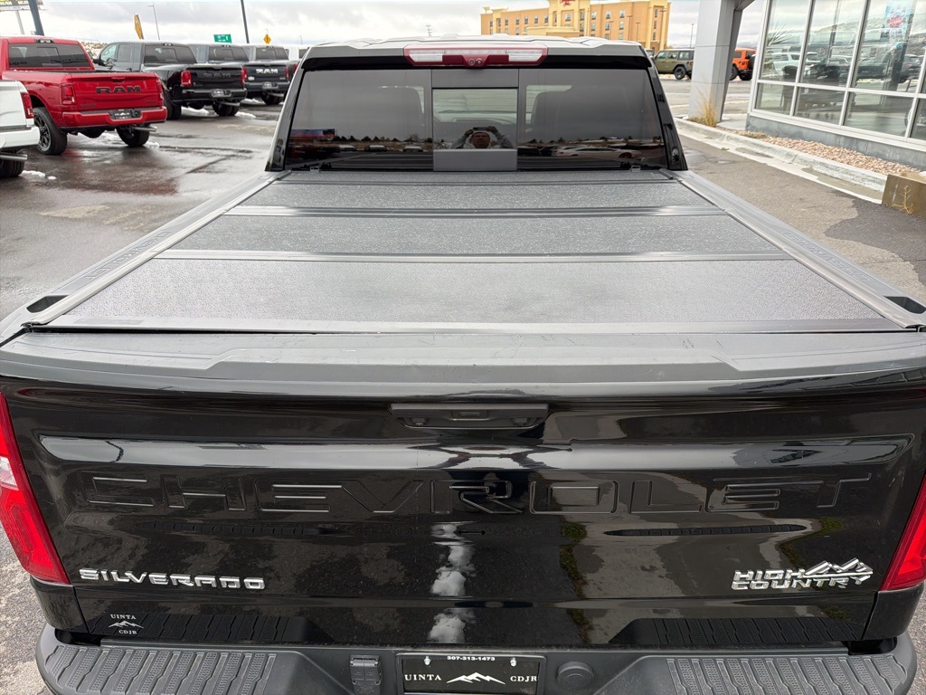 2023 Chevrolet Silverado 1500 High Country photo 4