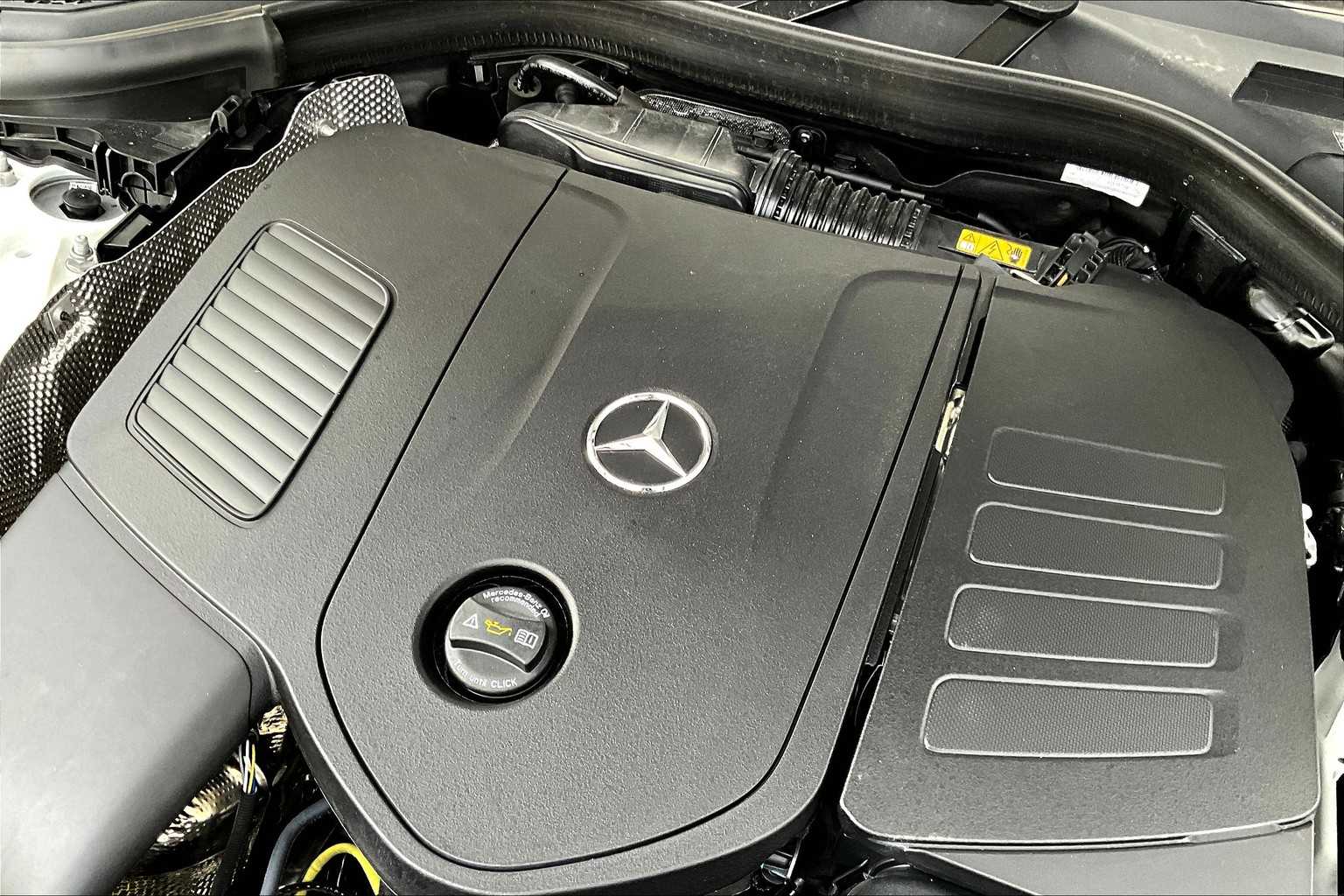 2025 Mercedes Benz GLC 300 photo 16