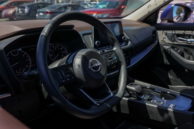 2023 Nissan Rogue SV photo 12