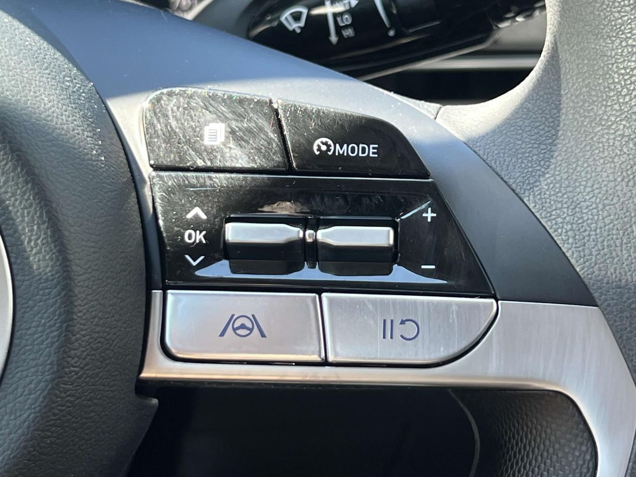 2022 Hyundai Elantra SEL photo 18