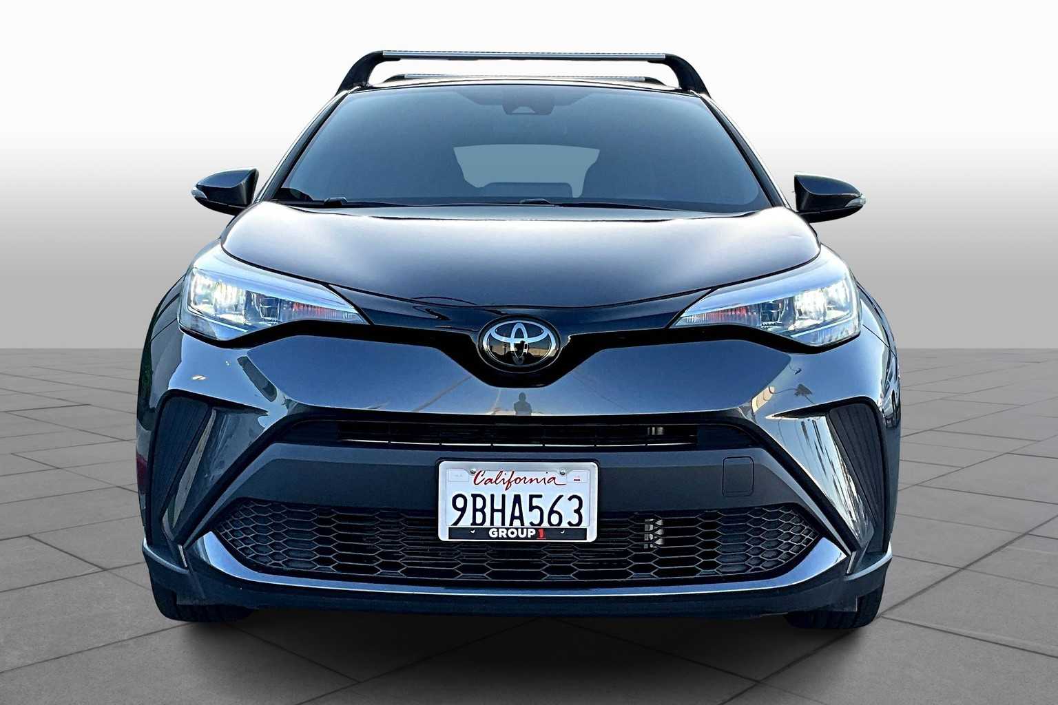 2022 Toyota C-HR XLE photo 3
