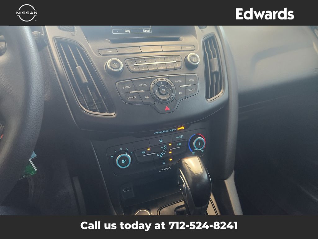 2015 Ford Focus SE photo 25