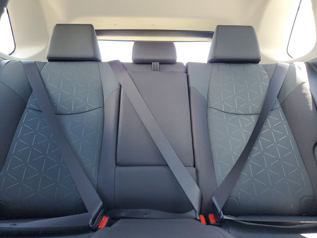 2025 Toyota RAV4 XLE photo 25