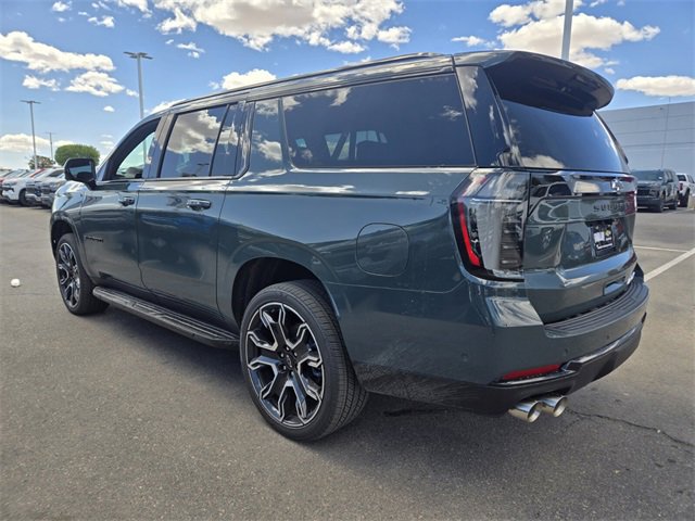 2025 Chevrolet Suburban RST photo 3