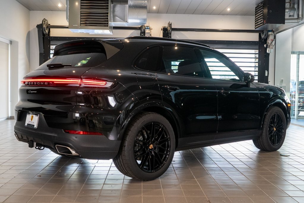 2025 Porsche Cayenne photo 10