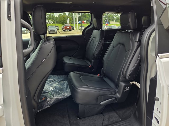 2026 Chrysler Voyager LX photo 25