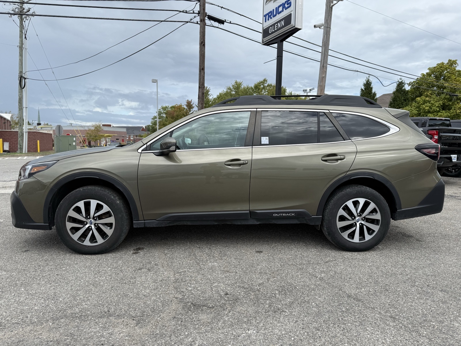 2020 Subaru Outback Premium photo 2