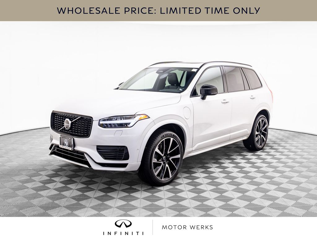 2023 Volvo XC90 Plus's photo