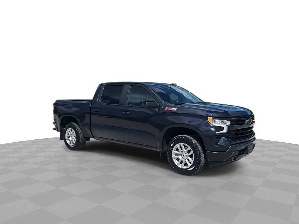 2022 Chevrolet Silverado RST photo 2
